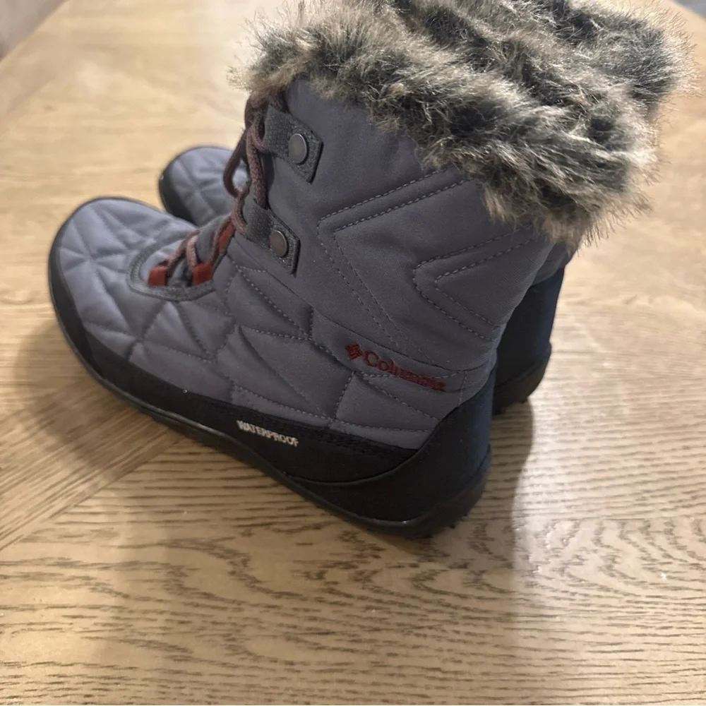 New Columbia Minx Shorty III Boots Winter Quilted Green Fur lined Sz US 10.5